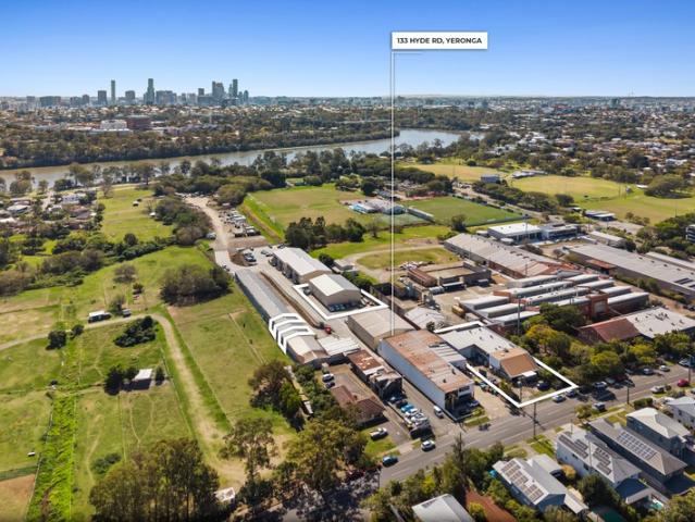Warehouse for rent in Toombul, Queensland