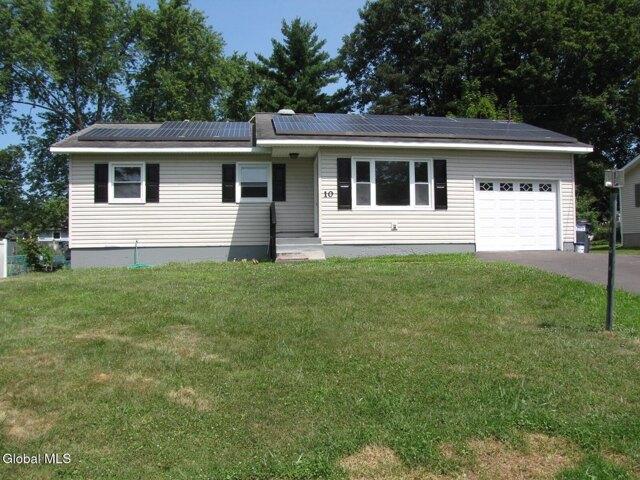 House for sale in Latham