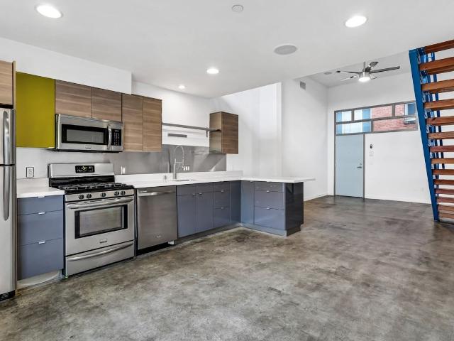 Apartment for rent in Canoga Park, California