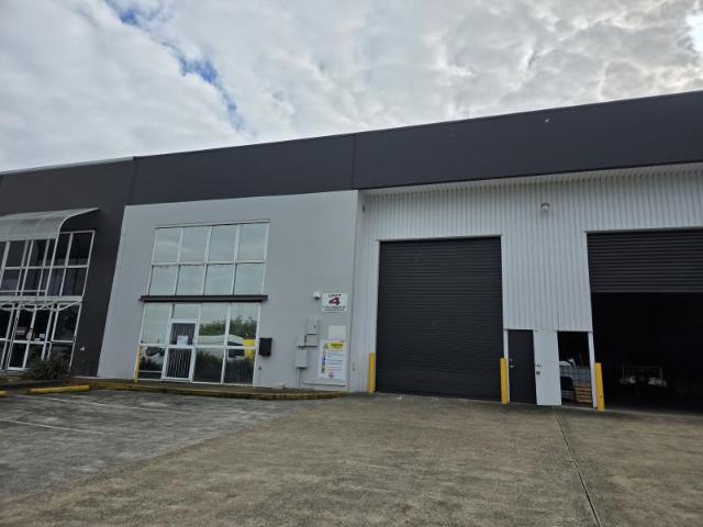Warehouse for rent in Toombul, Queensland