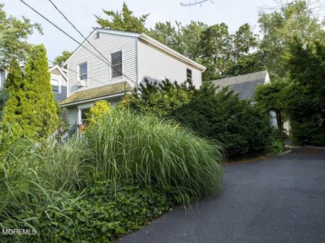 House for sale in Leonardo, New Jersey