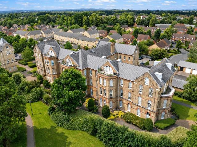 Apartment for rent in Woking, Surrey