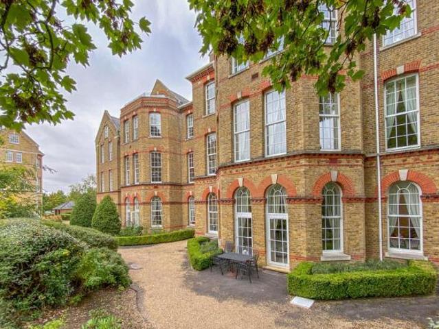 Apartment for rent in Woking, Surrey