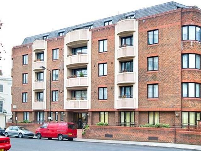 House for rent in Royal Borough of Kensington and Chelsea, Greater London