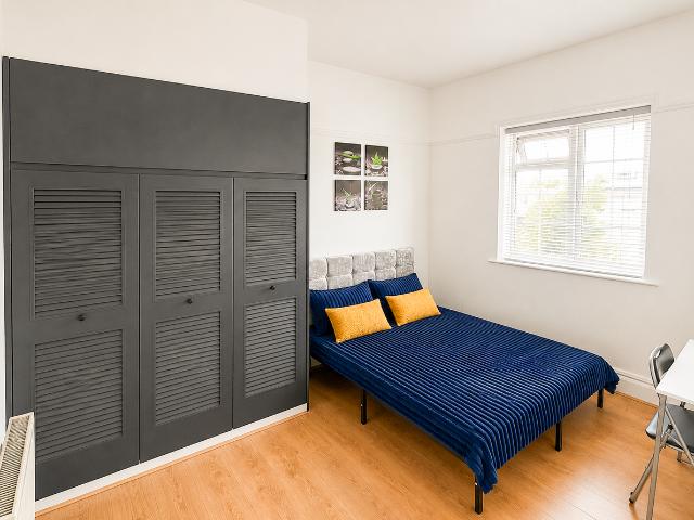 Room for rent in Hendon Central, The Hyde