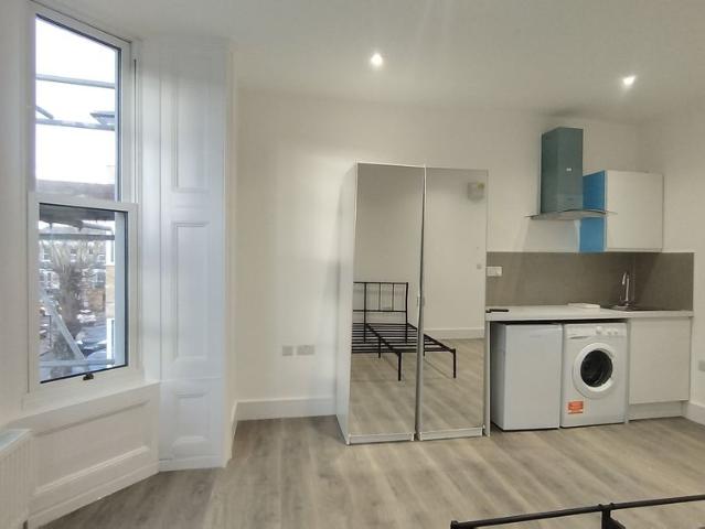 Studio for rent in Stroud Green, Isle Of Man