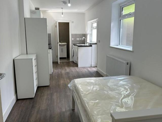 Studio for rent in Stroud Green, Greater London