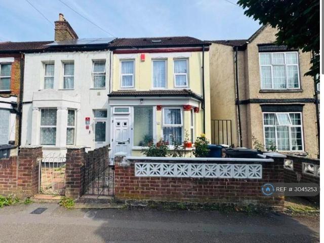 House for rent in London Borough of Ealing, Greater London