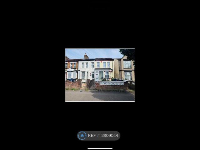 House for rent in London Borough of Ealing, Greater London