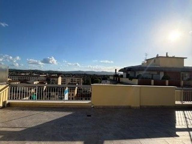 Appartamento in affitto a Quartiere 5, Firenze