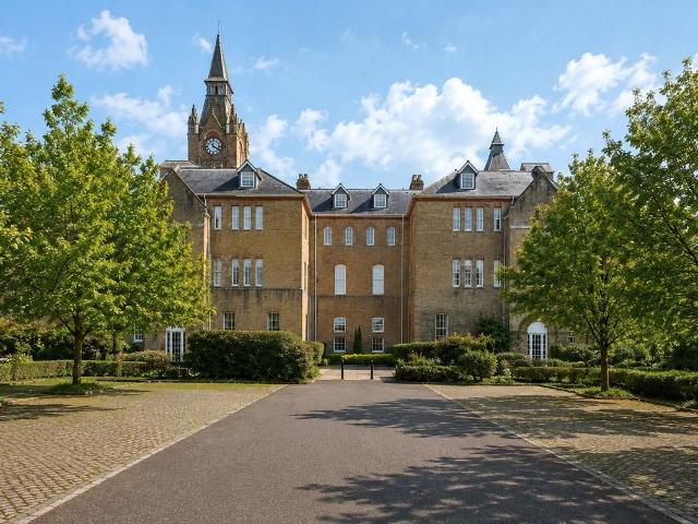 Apartment for rent in Woking, Surrey