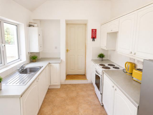 Room for rent in Falcon Lodge, Wales