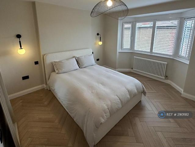 House for rent in London Borough of Ealing, Greater London