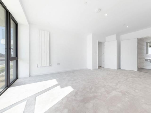 Apartment for rent in Silvertown, Greater London