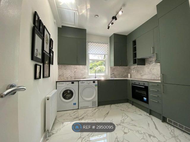Room for rent in Charlton, Greater London