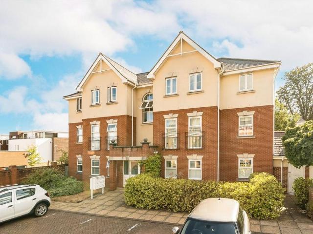 Apartment for rent in North Sheen, Greater London