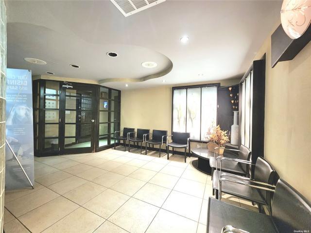 Apartment for sale in Queens, Arverne