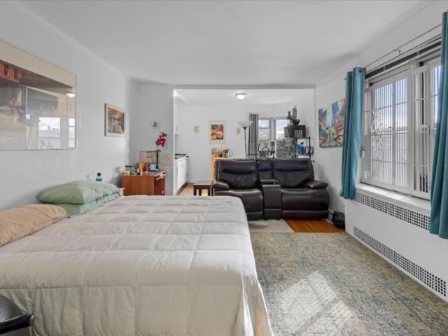 Apartment for sale in Queens, Arverne