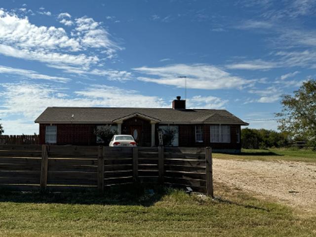 House for sale in Saint Hedwig, Texas