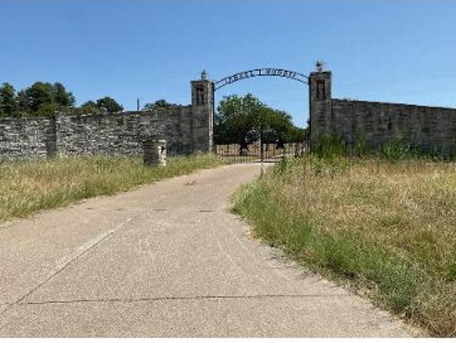 House for sale in Brownsboro