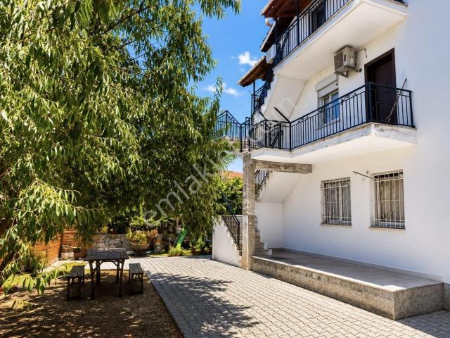 Foça, İzmir içerisinde kiralık mülk