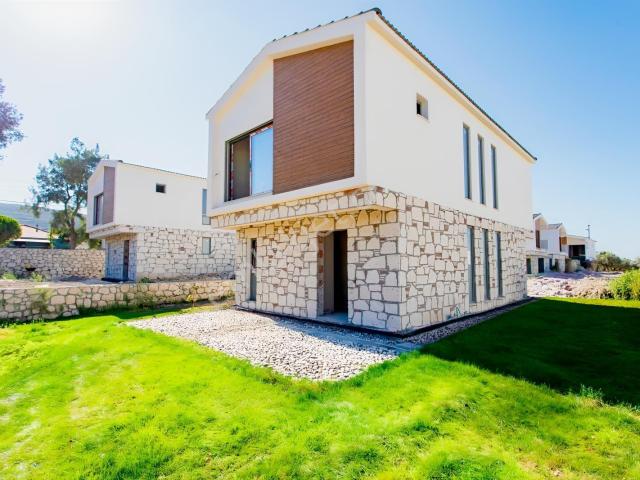 Ilıpınar Mahallesi, Foça içerisinde satılık Villa