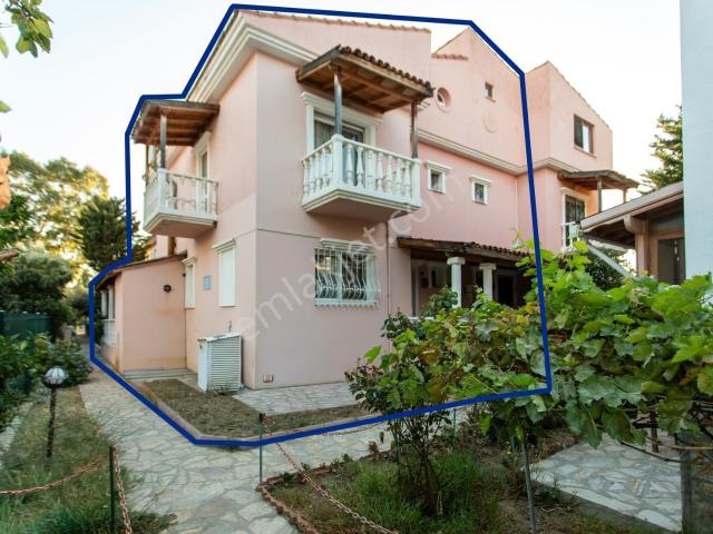 İsmetpaşa Mahallesi, Foça içerisinde satılık Villa