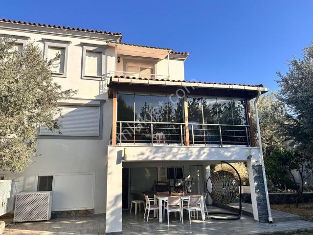 İsmetpaşa Mahallesi, Foça içerisinde kiralık Villa
