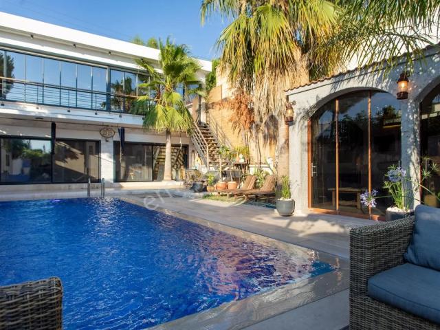 Foça, İzmir içerisinde satılık Villa
