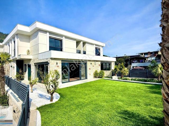 Foça, İzmir içerisinde kiralık Villa