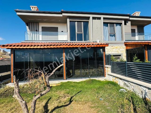 Kazım Dirik Mahallesi, Foça içerisinde kiralık Villa