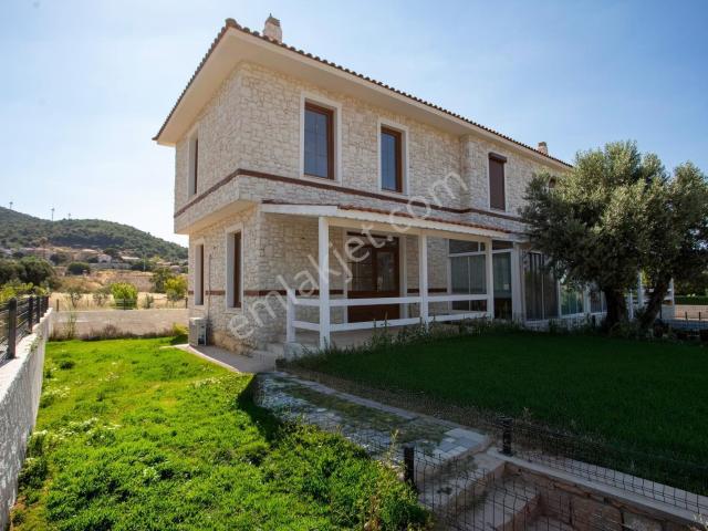 Foça, İzmir içerisinde satılık Villa