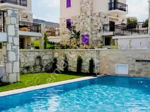 Foça, İzmir içerisinde satılık Villa