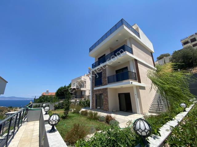 Foça, Cumhuriyet Mahallesi içerisinde kiralık Villa