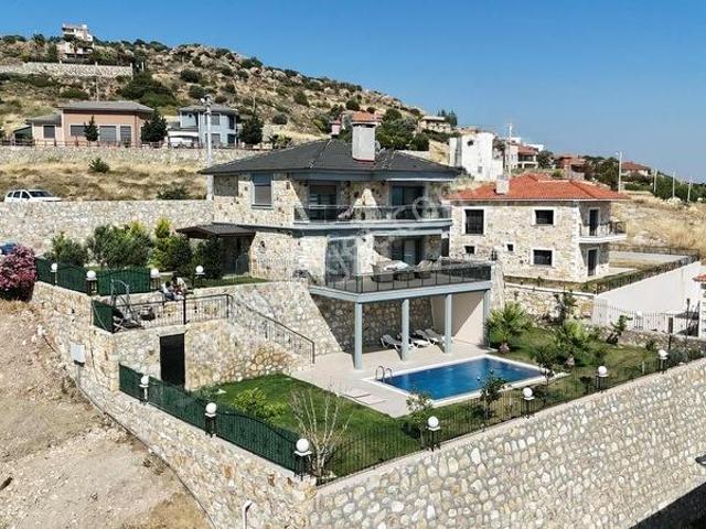 Foça, İzmir içerisinde kiralık Villa