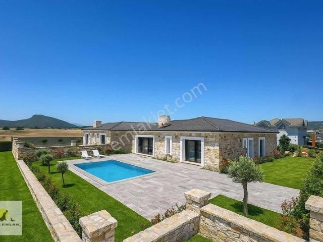 Yenibağarası Mahallesi, Foça içerisinde satılık Villa