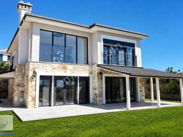 Yenibağarası Mahallesi, Foça içerisinde satılık Villa