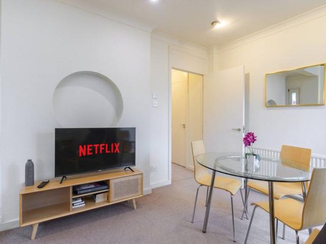 Apartment for rent in East Marylebone, Cat Hill