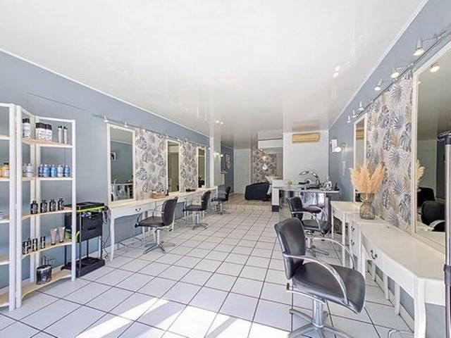 Local Commercial vente à Saintes