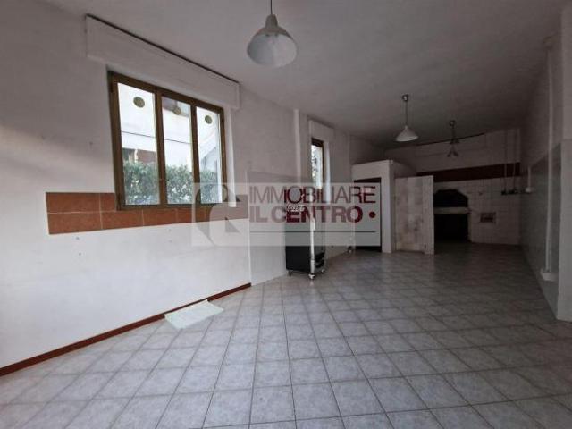 Locale Commerciale in vendita a Sarzana, Liguria