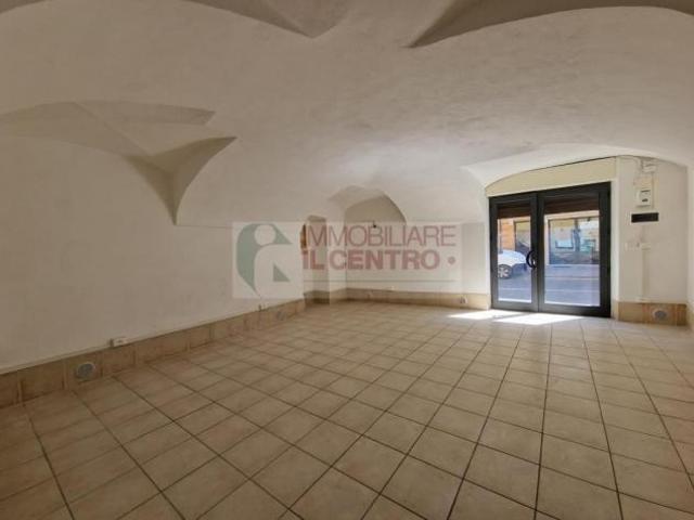 Locale Commerciale in affitto a Sarzana, Liguria