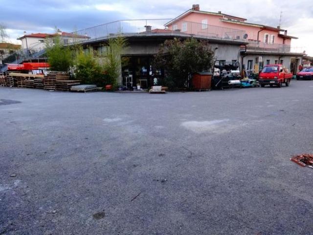 Locale Commerciale in vendita a Unione di Comuni Montani Colline del Fiora, Pitigliano