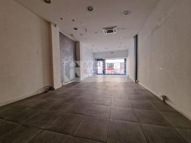 Locale Commerciale in vendita a Sarzana, Liguria