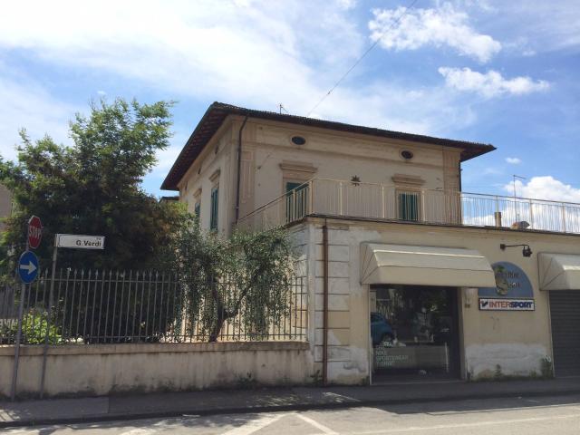 Locale Commerciale in vendita a Santa Croce sull'Arno, Pisa