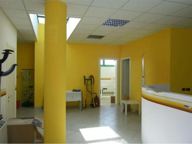 Ufficio in vendita a Porcari, Toscana
