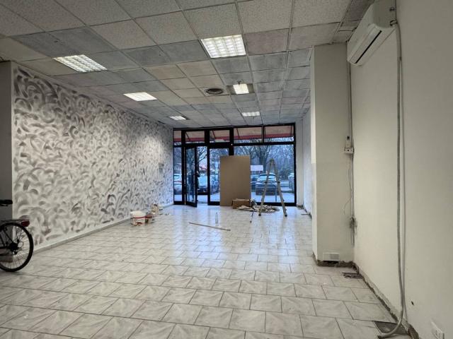 Locale Commerciale in vendita a Cavazzoli, Re