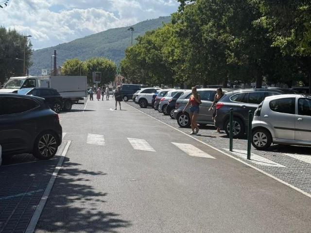Local Commercial vente à Grasse, Châteauneuf-grasse
