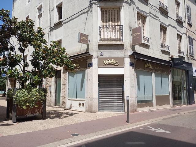 Local Commercial location à Bourg-en-Bresse, Bourg-en-bresse