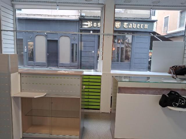 Local Commercial location à Bourg-en-Bresse, Bourg-en-bresse