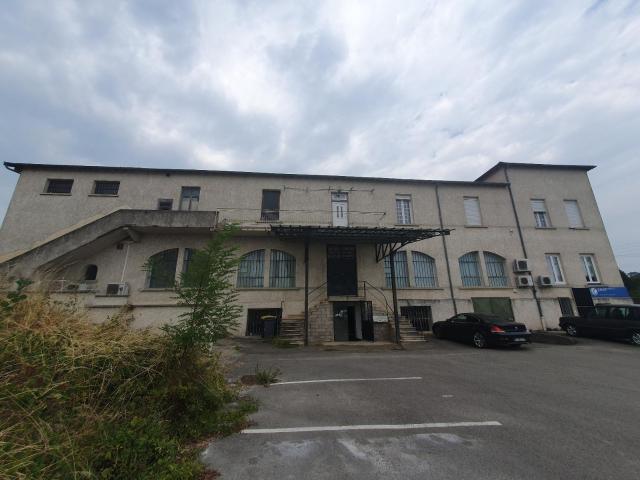 Local Commercial location à Bourg-en-Bresse, Montluel